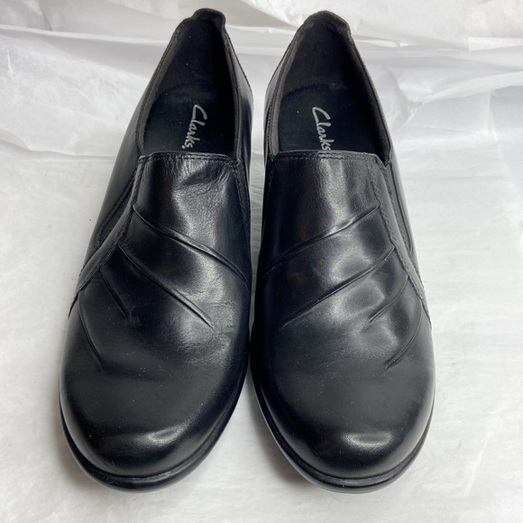Clarks Genette 9 wide black leather shoes with 2” heel like new - Picture 9 of 12